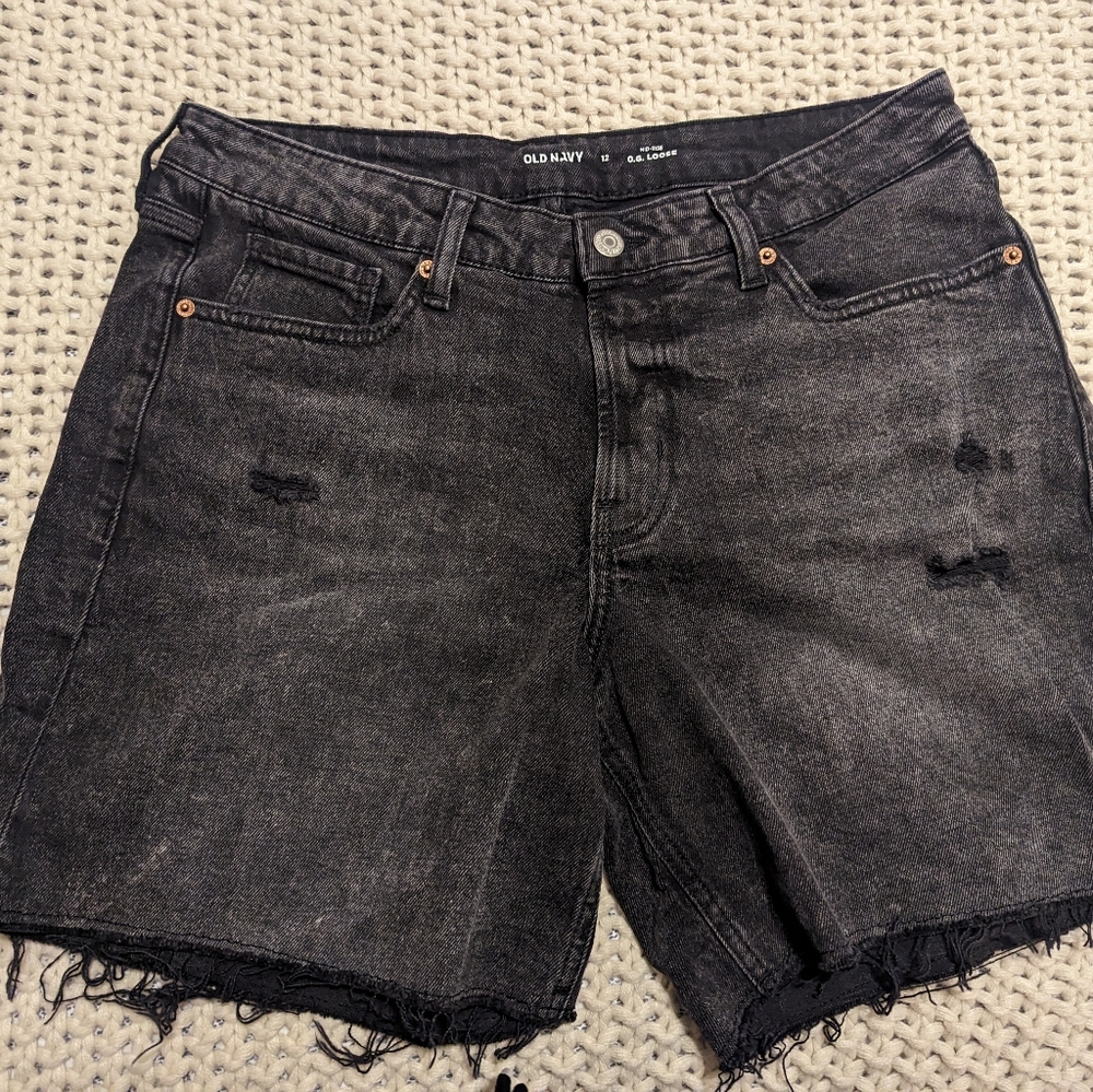 NWOT Old Navy Mid-Rise OG Loose Ripped Cut-Off Jean Shorts, 7-inch inseam